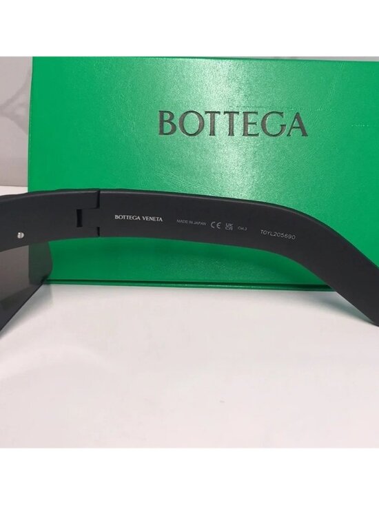 New Authentic Bottega Veneta BV1209S 002 Black Oversized Square Sunglasses main image 8